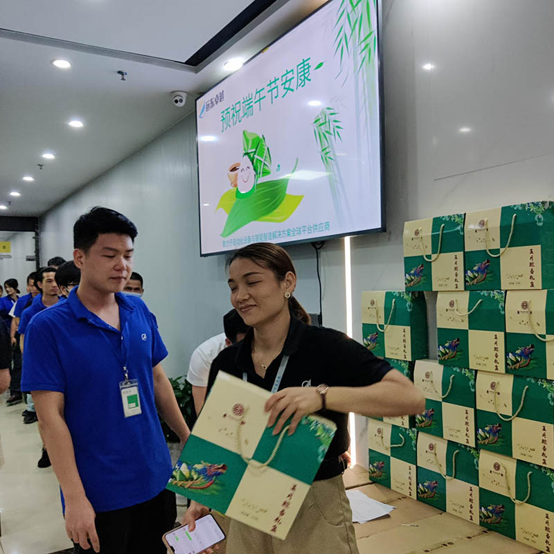 tehnologia de excelență din Orientul Îndepărtat urează tuturor un festival sănătos cu barca dragonului
